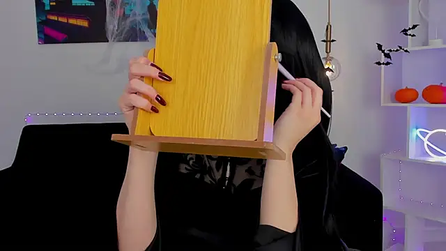 Snapshot of KiraHolli chatting on October 31, 2025, 3:14 am KiraHolli online show from October 31, 2025, 3:14 am