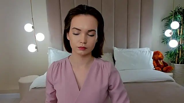 Snapshot of KiraHolli chatting on November 24, 2025, 3:06 am KiraHolli online show from November 24, 2025, 3:06 am