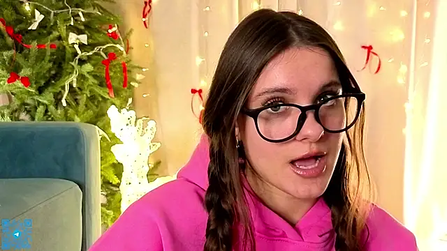 chloemilka online show from December 18, 2025, 6:12 pm