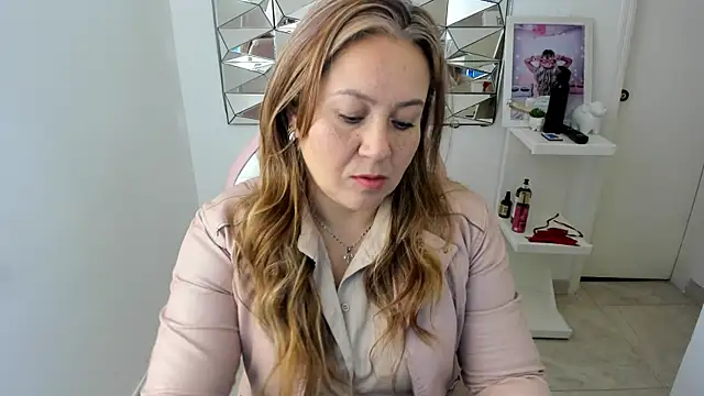 camixxx m online show from December 2, 2025, 12:29 pm