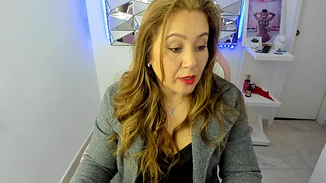 camixxx m online show from December 4, 2025, 12:59 pm