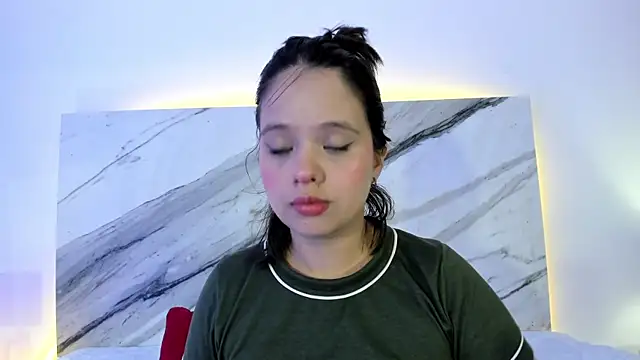 Snapshot of thamiina_ chatting on November 15, 2025, 9:30 pm thamiina online show from November 15, 2025, 9:30 pm