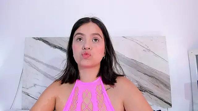 Snapshot of thamiina_ chatting on October 28, 2025, 7:02 pm thamiina online show from October 28, 2025, 7:02 pm