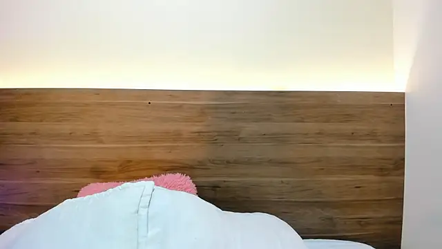 thamiina  online show from April 16, 2026, 11:33 am