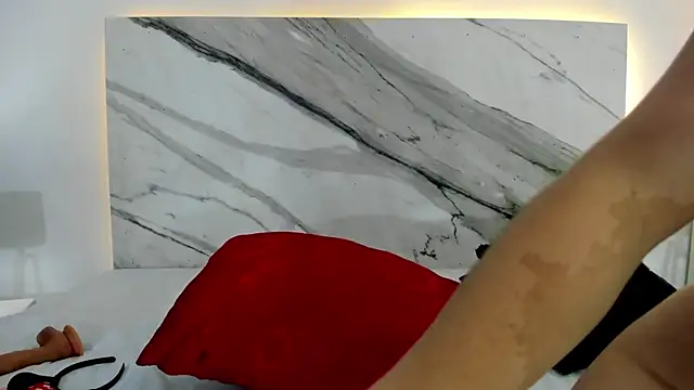 Snapshot of thamiina_ chatting on October 22, 2025, 7:02 pm thamiina online show from October 22, 2025, 7:02 pm