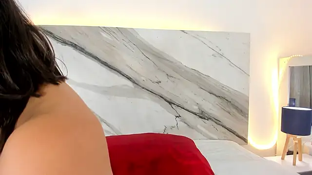 Snapshot of thamiina_ chatting on December 1, 2025, 7:04 pm thamiina online show from December 1, 2025, 7:04 pm