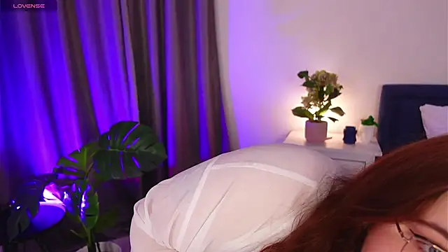 Snapshot of Neko_Moor chatting on December 2, 2025, 8:43 pm Neko Moor online show from December 2, 2025, 8:43 pm