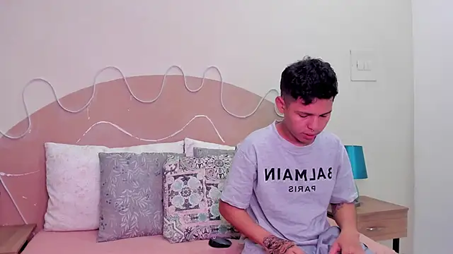 Snapshot of Enrrixxx_ chatting on November 15, 2025, 12:25 am Enrrixxx online show from November 15, 2025, 12:25 am