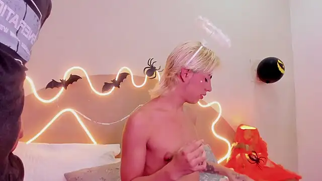 Snapshot of Enrrixxx_ chatting on October 29, 2025, 12:20 am Enrrixxx online show from October 29, 2025, 12:20 am