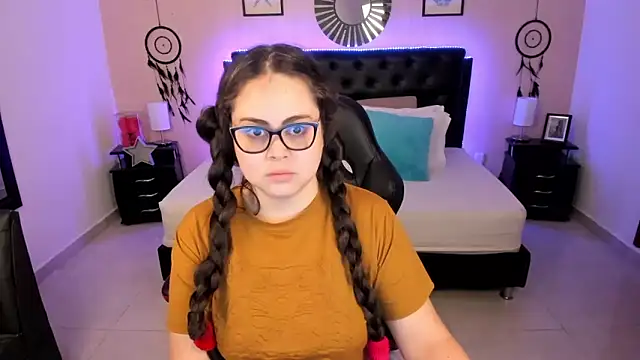 LolaVillalobos online show from March 22, 2026, 12:07 pm