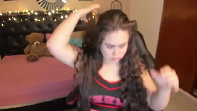 Snapshot of LolaVillalobos chatting on December 3, 2025, 1:54 pm LolaVillalobos online show from December 3, 2025, 1:54 pm