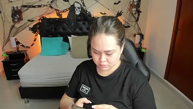 Snapshot of LolaVillalobos chatting on October 16, 2025, 2:14 pm LolaVillalobos online show from October 16, 2025, 2:14 pm