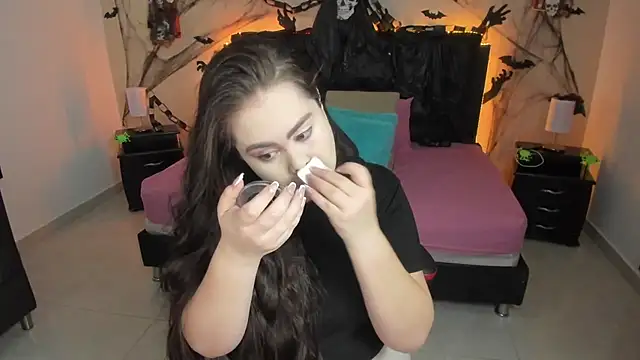 Snapshot of LolaVillalobos chatting on October 15, 2025, 12:02 pm LolaVillalobos online show from October 15, 2025, 12:02 pm