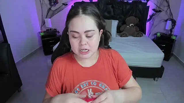 Snapshot of LolaVillalobos chatting on October 18, 2025, 12:07 pm LolaVillalobos online show from October 18, 2025, 12:07 pm