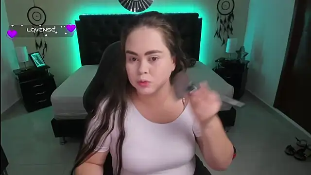 Snapshot of LolaVillalobos chatting on October 5, 2025, 1:02 pm LolaVillalobos online show from October 5, 2025, 1:02 pm