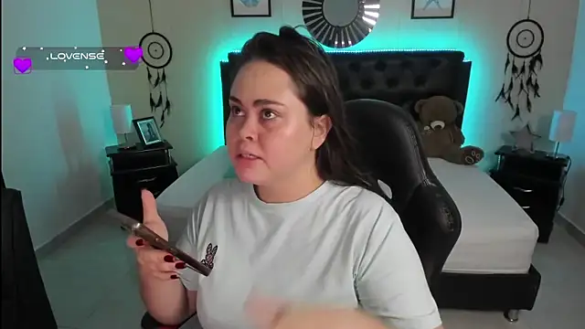 Snapshot of LolaVillalobos chatting on September 19, 2025, 11:36 am LolaVillalobos online show from September 19, 2025, 11:36 am