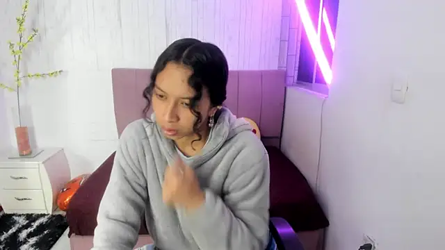 Snapshot of anna_moon11 chatting on November 7, 2025, 4:50 am anna moon11 online show from November 7, 2025, 4:50 am