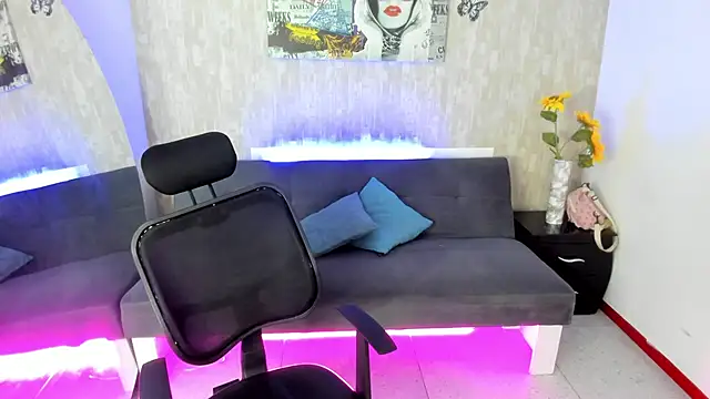 anna moon11 online show from February 12, 2026, 5:07 am