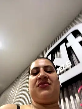 Snapshot of megvibes chatting on December 16, 2025, 9:30 pm megvibes online show from December 16, 2025, 9:30 pm