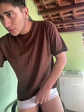 Tavinho067 online show from February 6, 2026, 8:49 pm