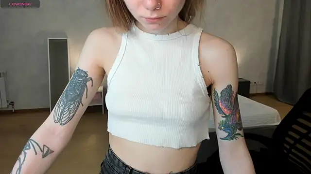 Snapshot of tattoo_art_baby chatting on November 18, 2025, 1:32 am tattoo art baby online show from November 18, 2025, 1:32 am