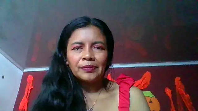 Snapshot of DianaOchoa_ chatting on October 28, 2025, 8:13 am DianaOchoa online show from October 28, 2025, 8:13 am