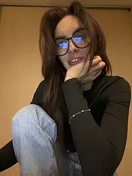 goodgirldevil online show from December 17, 2025, 9:53 pm