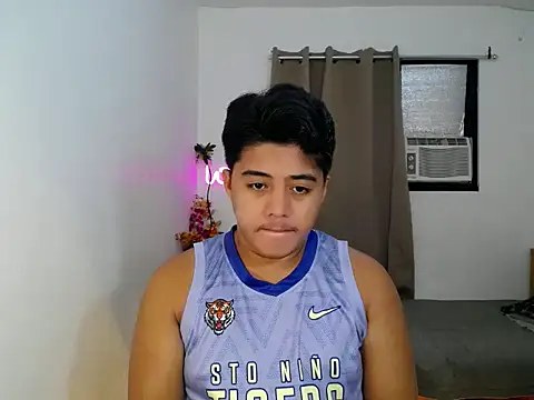 Hugecock2hundle intown online show from November 24, 2025, 7:30 am