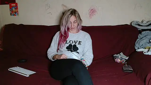 Snapshot of AsyaLulu chatting on December 19, 2025, 3:58 pm AsyaLulu online show from December 19, 2025, 3:58 pm