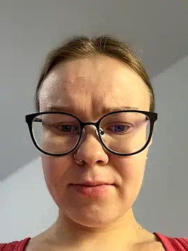 Snapshot of _CherryBloom_ chatting on November 15, 2025, 8:51 am CherryBloom online show from November 15, 2025, 8:51 am