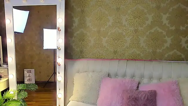 Snapshot of RosieBlossom chatting on September 29, 2025, 5:18 pm RosieBlossom online show from September 29, 2025, 5:18 pm