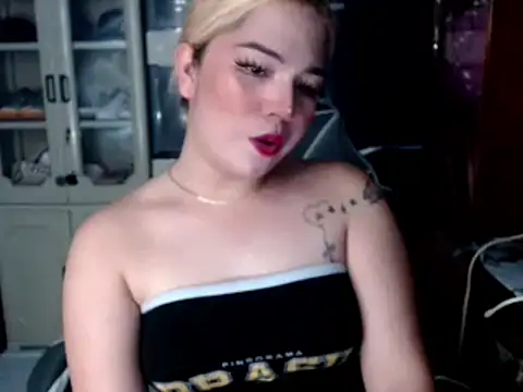 Snapshot of blonditax1111 chatting on September 23, 2025, 7:48 am blonditax1111 online show from September 23, 2025, 7:48 am