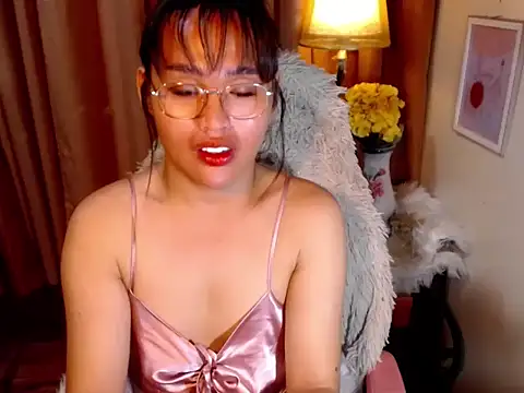 urmidnightcravingsxx online show from April 17, 2026, 11:51 pm