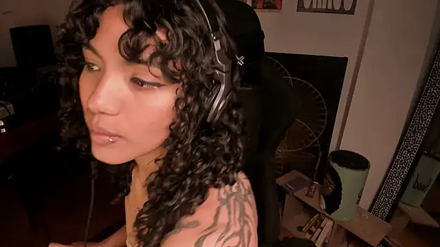 Snapshot of Nati____ chatting on April 9, 2026, 6:19 am Nati online show from April 9, 2026, 6:19 am