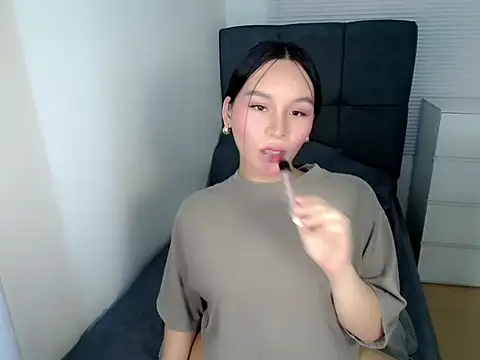 holly tabby online show from December 21, 2025, 3:08 am