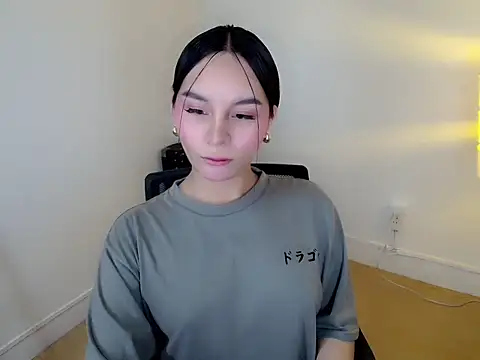 holly tabby online show from January 18, 2026, 8:34 pm