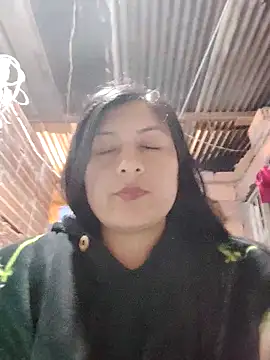 Snapshot of lunna_07 chatting on October 5, 2025, 5:53 am lunna 07 online show from October 5, 2025, 5:53 am