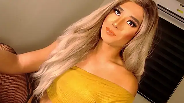 Snapshot of SissifyMeNow chatting on October 27, 2025, 1:28 am SissifyMeNow online show from October 27, 2025, 1:28 am