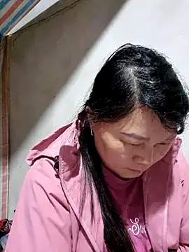 yoowwmr online show from November 18, 2025, 1:58 pm