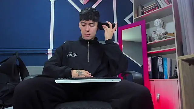 etham wolf  online show from November 20, 2025, 12:39 pm