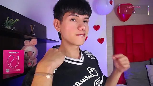 Snapshot of Ezra_Storm chatting on February 12, 2026, 4:56 am Ezra Storm online show from February 12, 2026, 4:56 am