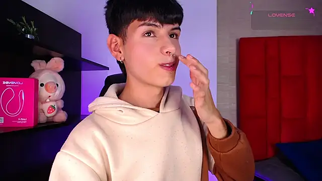 Snapshot of Ezra_Storm chatting on February 4, 2026, 5:02 am Ezra Storm online show from February 4, 2026, 5:02 am