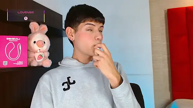 Snapshot of Ezra_Storm chatting on November 14, 2025, 5:11 am Ezra Storm online show from November 14, 2025, 5:11 am