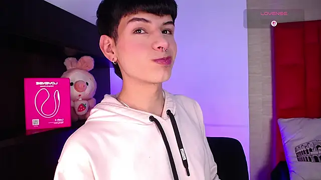 Snapshot of Ezra_Storm chatting on January 14, 2026, 5:33 am Ezra Storm online show from January 14, 2026, 5:33 am