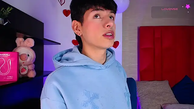 Snapshot of Ezra_Storm chatting on February 19, 2026, 5:04 am Ezra Storm online show from February 19, 2026, 5:04 am