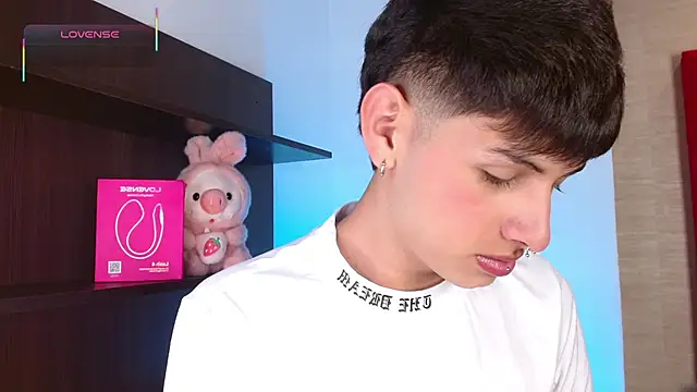 Snapshot of Ezra_Storm chatting on November 30, 2025, 5:19 am Ezra Storm online show from November 30, 2025, 5:19 am