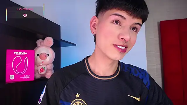 Snapshot of Ezra_Storm chatting on December 23, 2025, 5:51 am Ezra Storm online show from December 23, 2025, 5:51 am