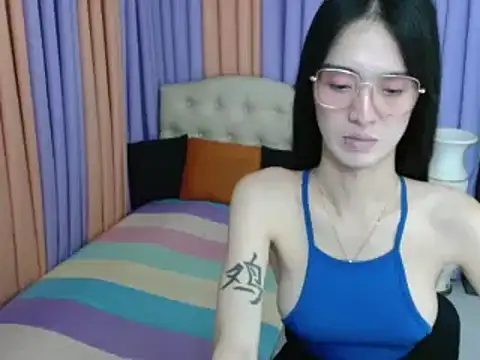 Snapshot of XxTsUncutAskaxX chatting on December 2, 2025, 5:25 pm XxTsUncutAskaxX online show from December 2, 2025, 5:25 pm