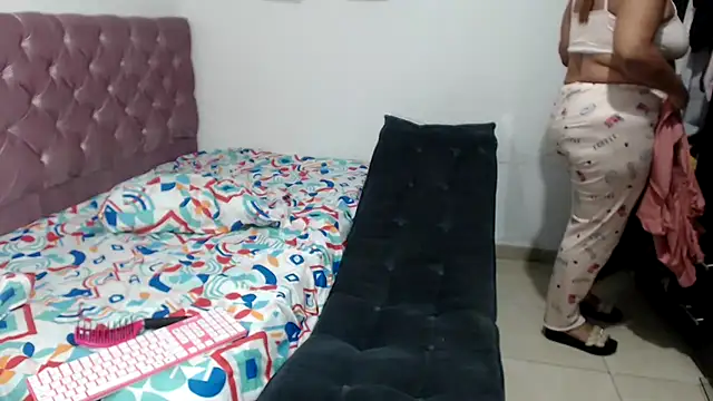 cristydirtyhot online show from November 17, 2025, 1:31 am