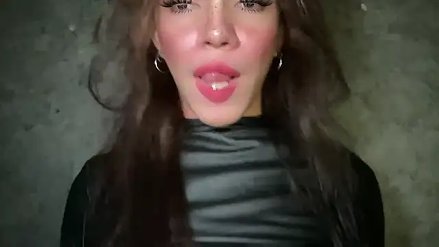 Snapshot of Misselliefayexxx chatting on November 2, 2025, 1:43 am Misselliefayexxx online show from November 2, 2025, 1:43 am